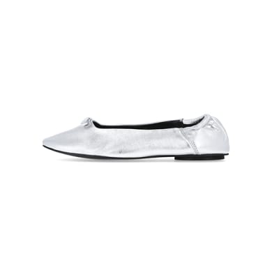 360 degree animation of product Silver metallic ballerina pumps frame-3