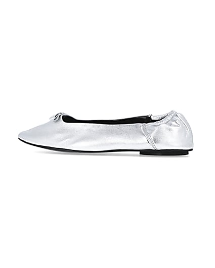 360 degree animation of product Silver metallic ballerina pumps frame-4