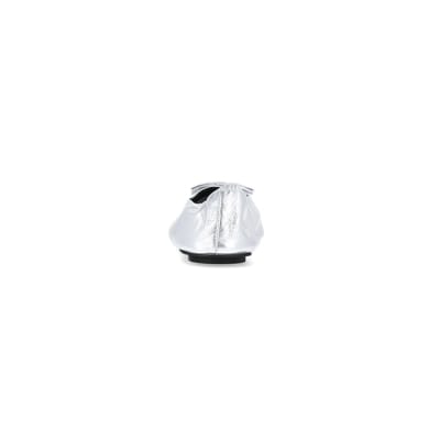 360 degree animation of product Silver metallic ballerina pumps frame-9