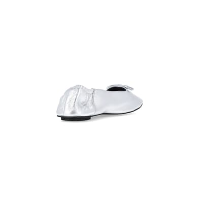 360 degree animation of product Silver metallic ballerina pumps frame-11