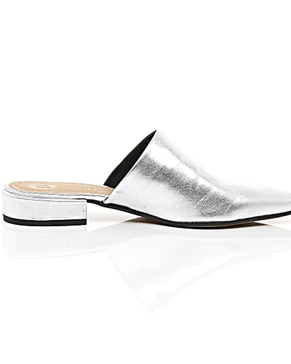 360 degree animation of product Silver metallic leather slip on mules frame-10