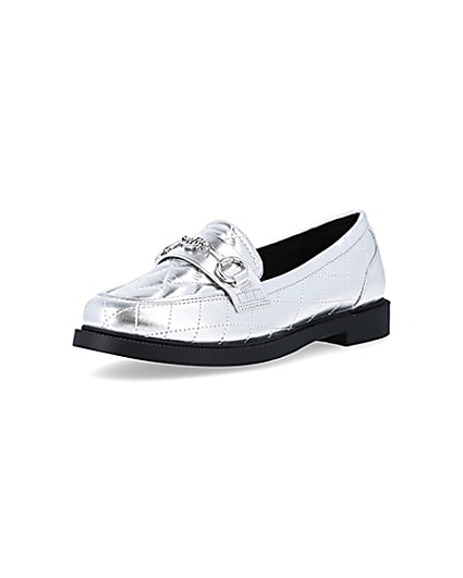 360 degree animation of product Silver metallic quilted loafers frame-0