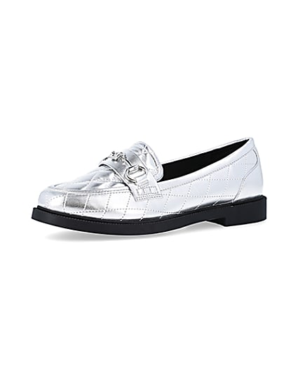 360 degree animation of product Silver metallic quilted loafers frame-1