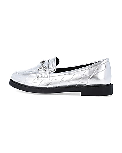 360 degree animation of product Silver metallic quilted loafers frame-4