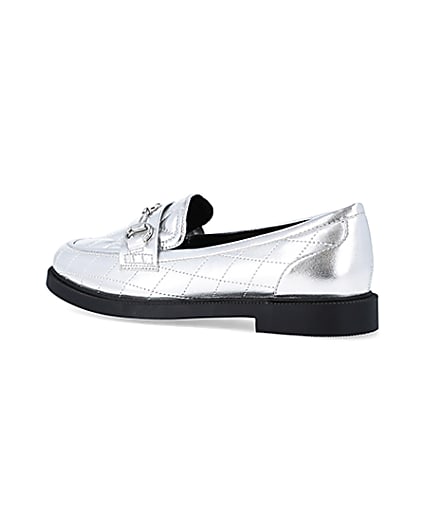360 degree animation of product Silver metallic quilted loafers frame-5