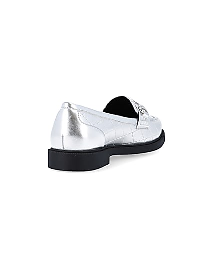 360 degree animation of product Silver metallic quilted loafers frame-11