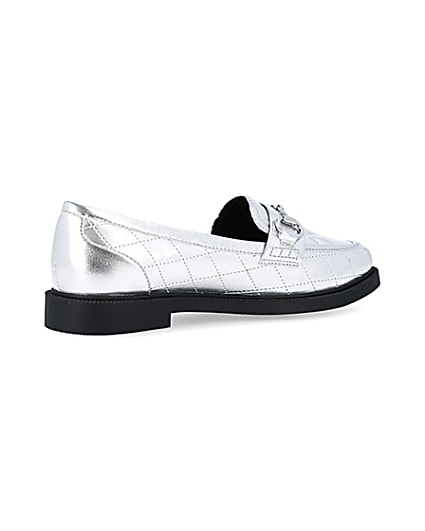 360 degree animation of product Silver metallic quilted loafers frame-13