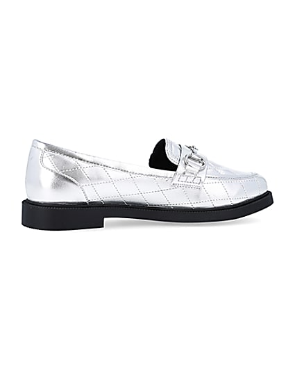 360 degree animation of product Silver metallic quilted loafers frame-14