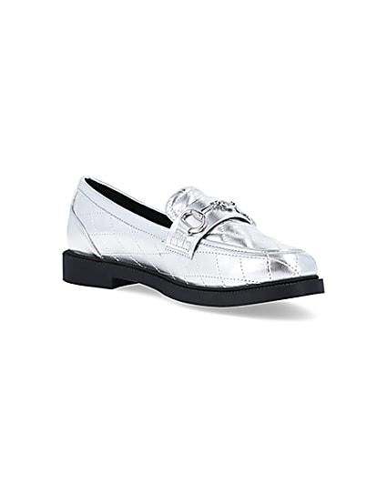 360 degree animation of product Silver metallic quilted loafers frame-18