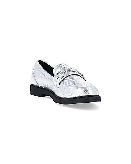 360 degree animation of product Silver metallic quilted loafers frame-19