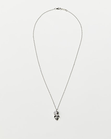 Silver skull pendant necklace