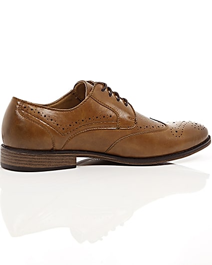 360 degree animation of product Tan brown croc embossed panel brogues frame-11