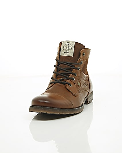 360 degree animation of product Tan leather and suede toe cap work boots frame-2