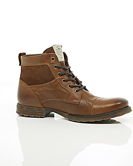 360 degree animation of product Tan leather and suede toe cap work boots frame-8