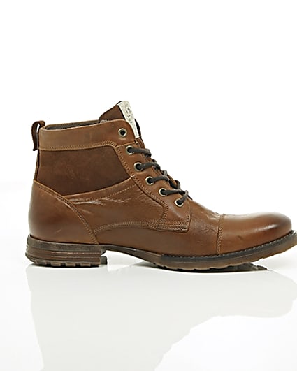 360 degree animation of product Tan leather and suede toe cap work boots frame-9