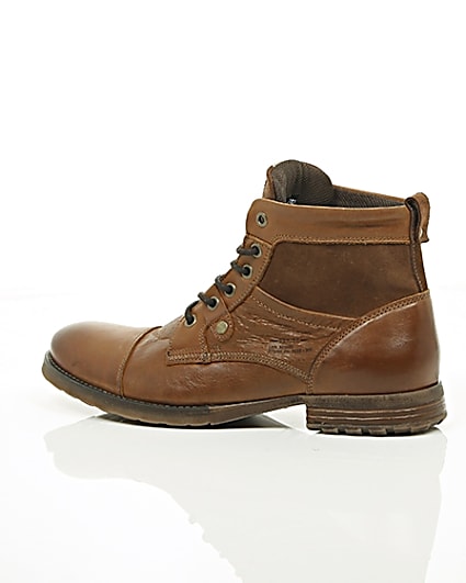 360 degree animation of product Tan leather and suede toe cap work boots frame-20