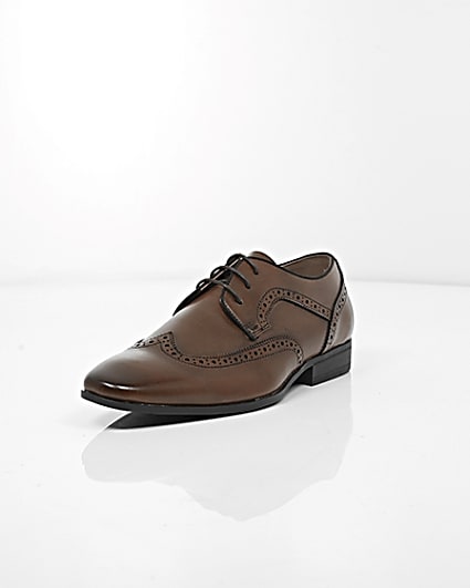 360 degree animation of product Tan smart brogues frame-1