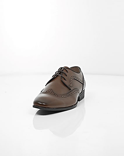 360 degree animation of product Tan smart brogues frame-2