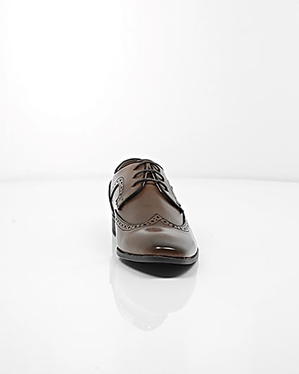 360 degree animation of product Tan smart brogues frame-4