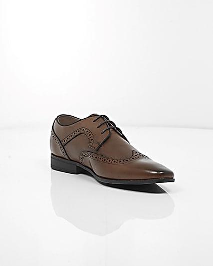 360 degree animation of product Tan smart brogues frame-6