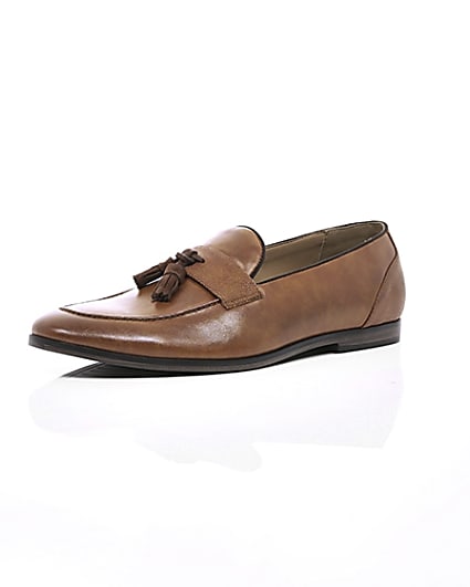 360 degree animation of product Tan tassel loafers frame-0