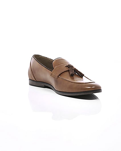 360 degree animation of product Tan tassel loafers frame-6