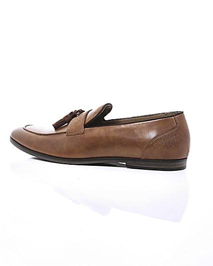 360 degree animation of product Tan tassel loafers frame-20