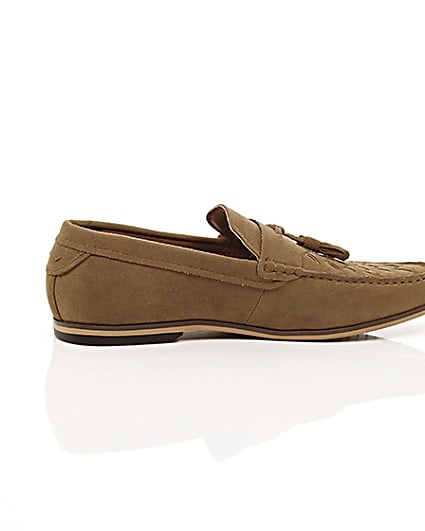360 degree animation of product Tan woven tassel loafers frame-11