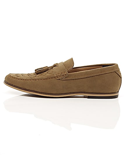 360 degree animation of product Tan woven tassel loafers frame-22
