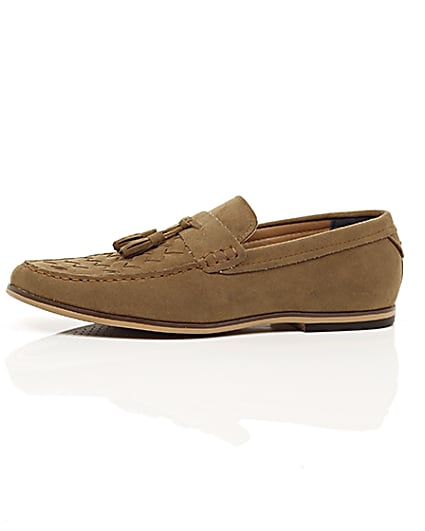 360 degree animation of product Tan woven tassel loafers frame-23