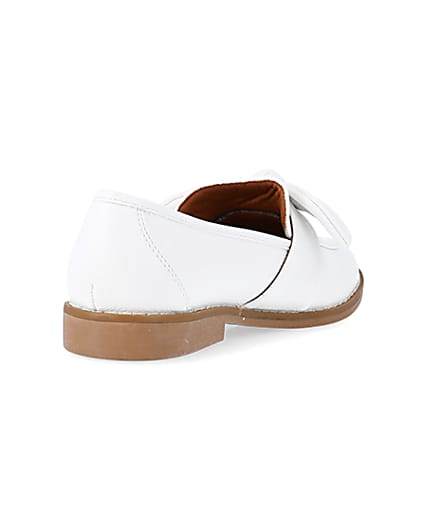 360 degree animation of product White bow detail loafers frame-11