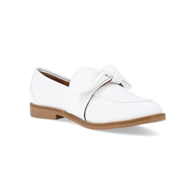 360 degree animation of product White bow detail loafers frame-18