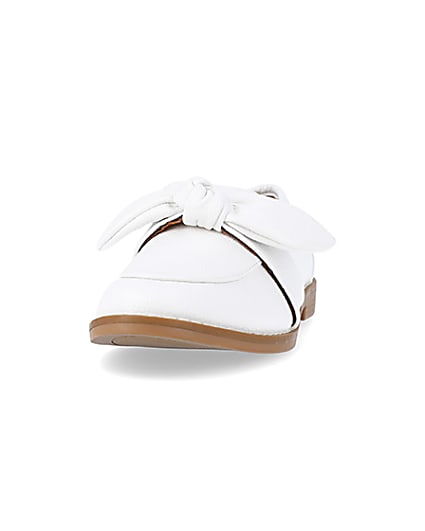 360 degree animation of product White bow detail loafers frame-22