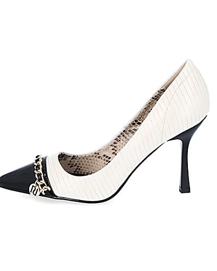 360 degree animation of product White chain detail court shoe frame-3
