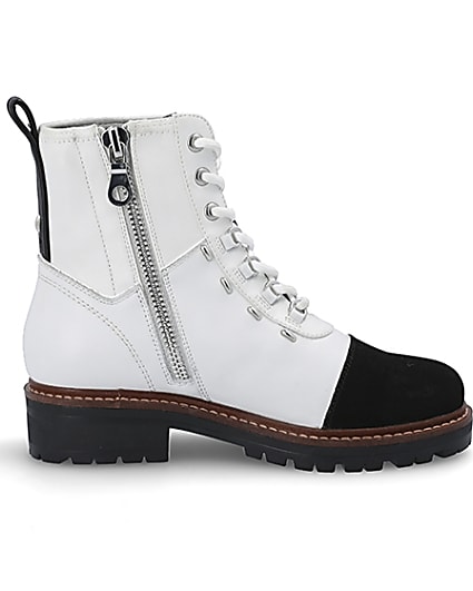 360 degree animation of product White contrast leather lace-up hiking boots frame-15