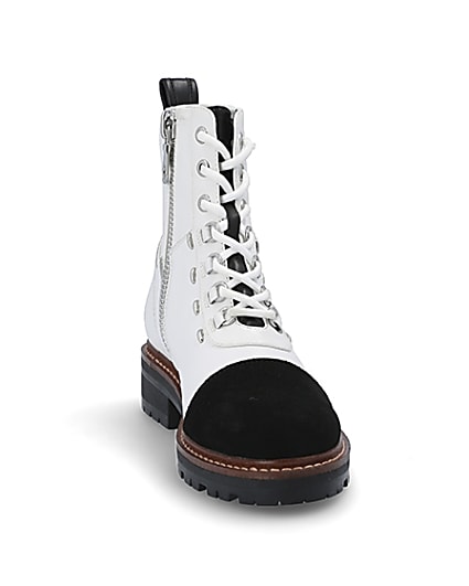 360 degree animation of product White contrast leather lace-up hiking boots frame-20