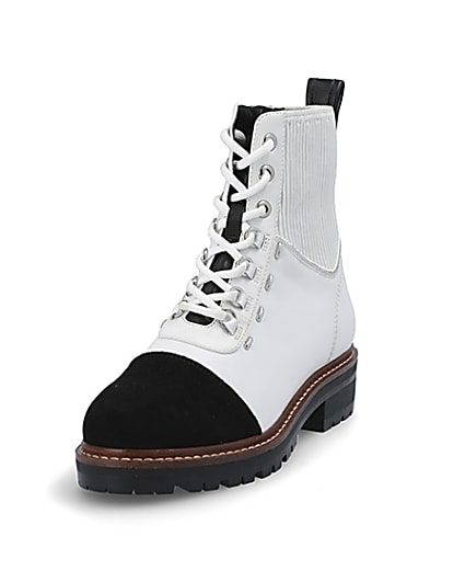 360 degree animation of product White contrast leather lace-up hiking boots frame-23