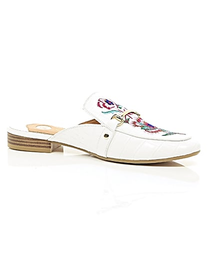 360 degree animation of product White embroidered snaffle backless loafers frame-8