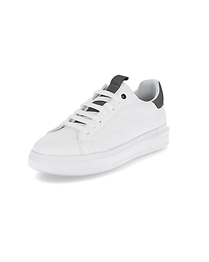 360 degree animation of product White faux leather quilted design trainers frame-0