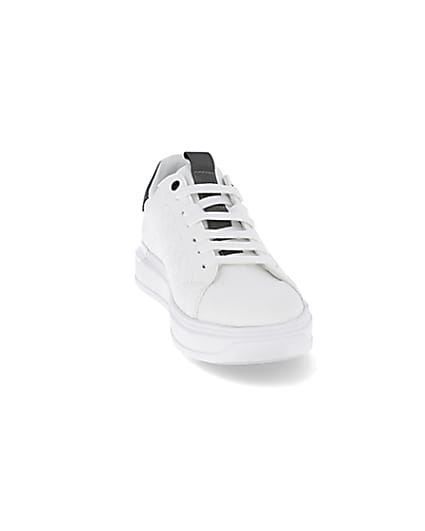 360 degree animation of product White faux leather quilted design trainers frame-20