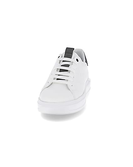 360 degree animation of product White faux leather quilted design trainers frame-22