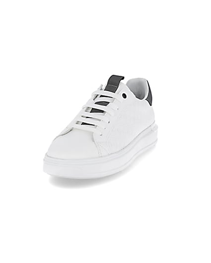 360 degree animation of product White faux leather quilted design trainers frame-23