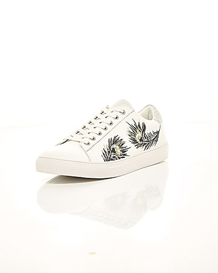 360 degree animation of product White feather print low top cupsole trainers frame-1