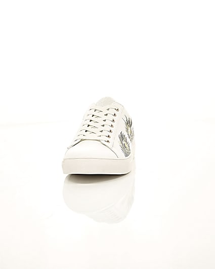 360 degree animation of product White feather print low top cupsole trainers frame-3