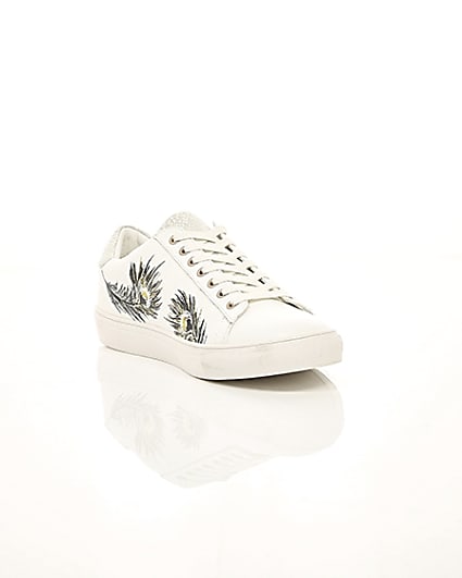 360 degree animation of product White feather print low top cupsole trainers frame-6