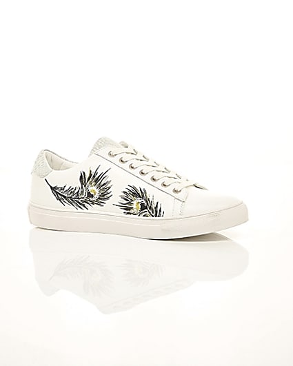 360 degree animation of product White feather print low top cupsole trainers frame-8