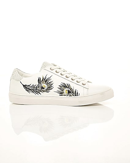 360 degree animation of product White feather print low top cupsole trainers frame-9