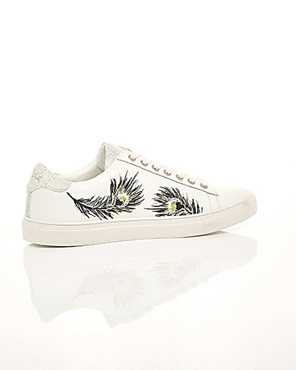 360 degree animation of product White feather print low top cupsole trainers frame-11