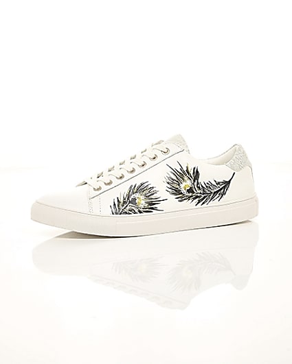 360 degree animation of product White feather print low top cupsole trainers frame-23