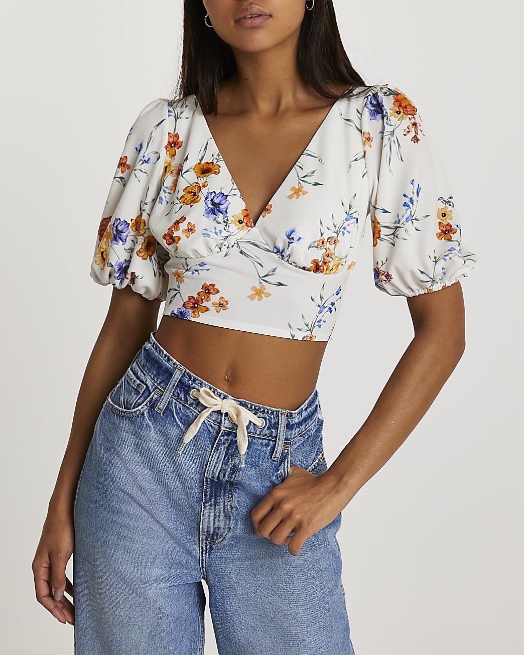 White floral puff sleeve crop top